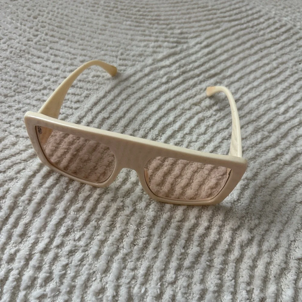 🔥BUNDLE ME🔥 Oversized Square Cream Sunglasses with Light Pink Lenses - Picture 5 of 5